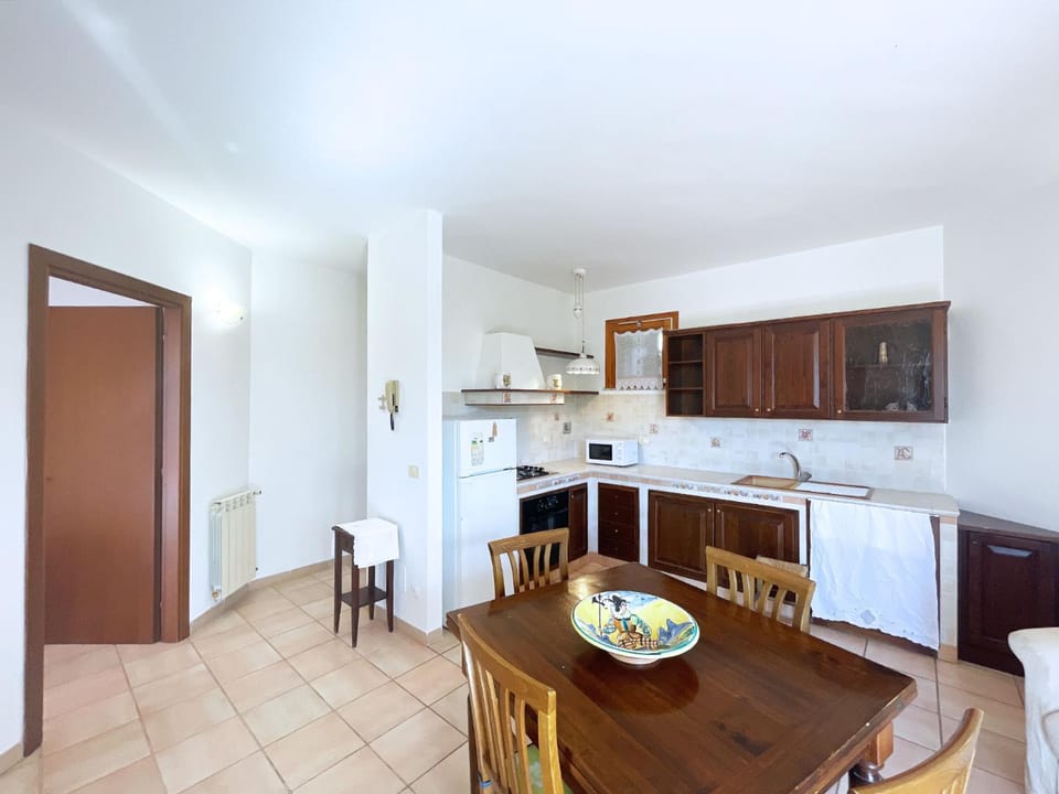 Kitchen or kitchenette, Dining area, microwave, oven, stove