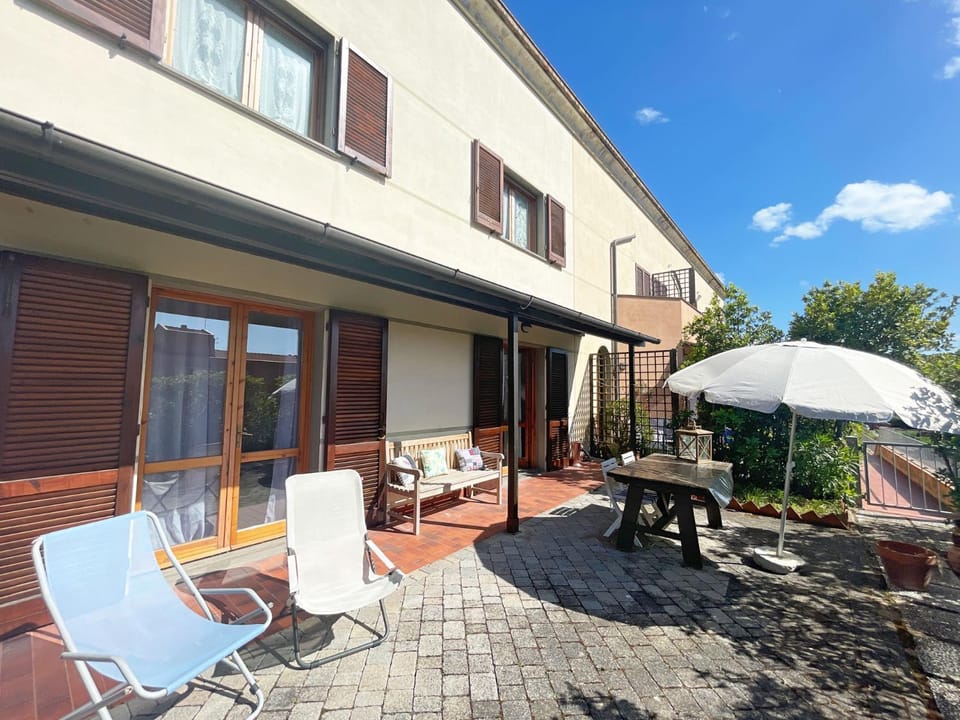 Property building, Patio, Garden, Garden view, sunbed