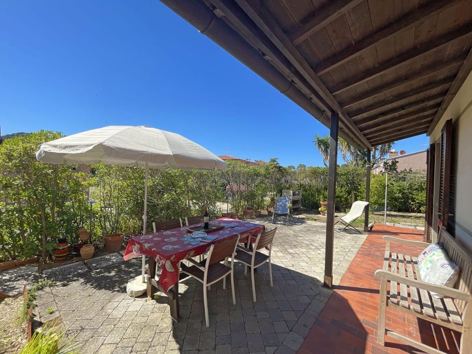 Patio, Dining area, Garden view
