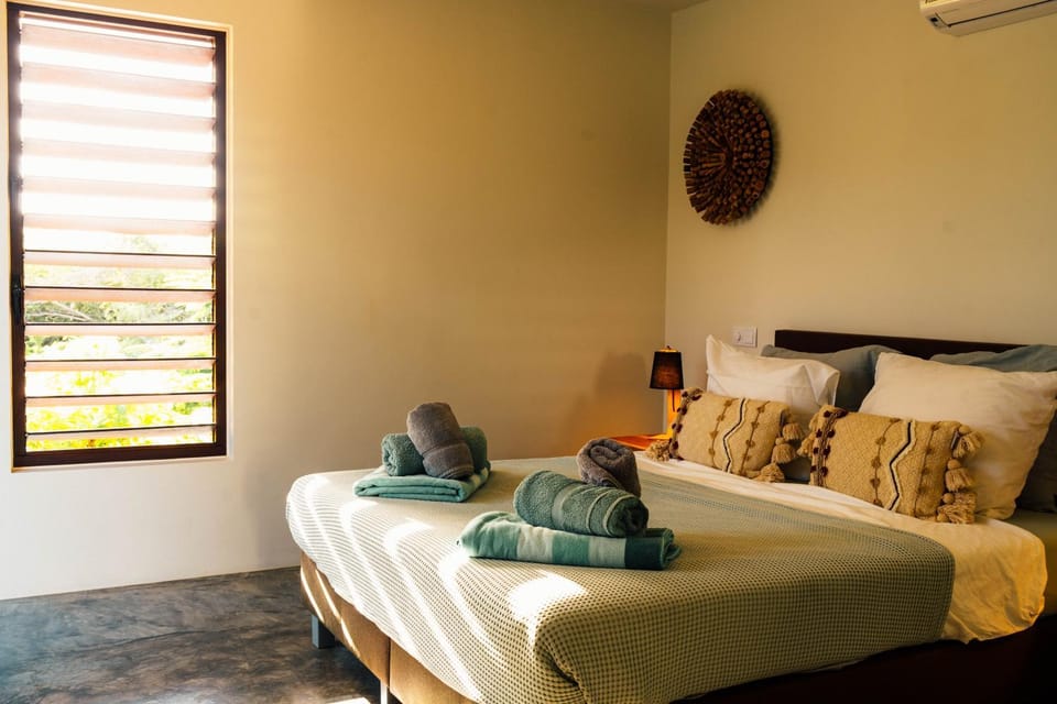 Bed, Bedroom, towels, air conditioner