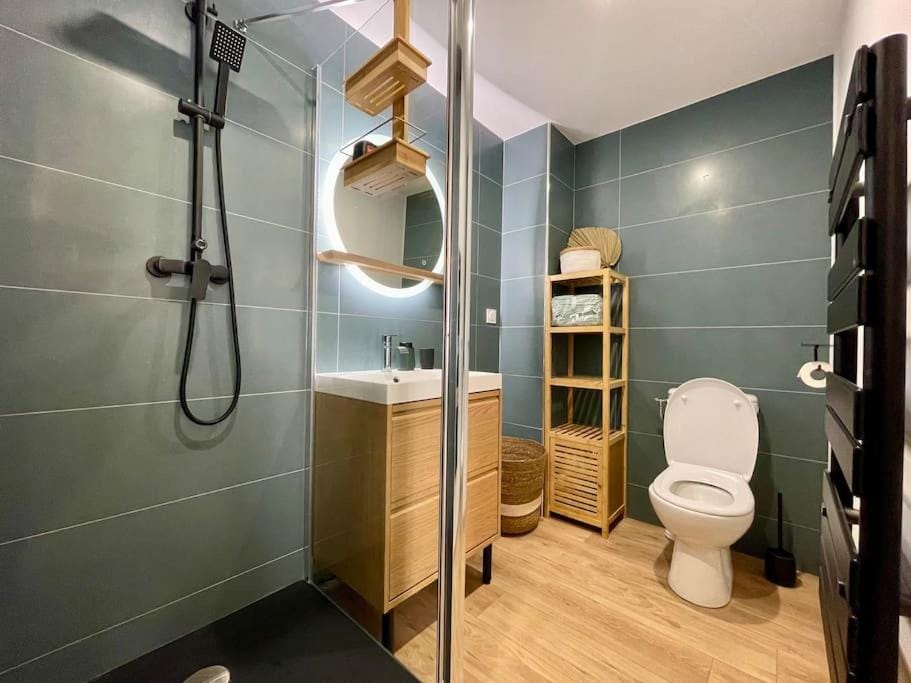 Shower, Toilet, Bathroom