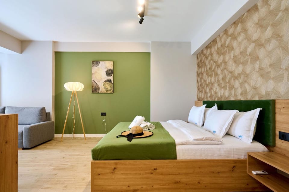 Bed, Photo of the whole room, towels