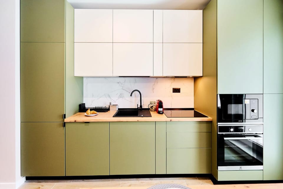 Kitchen or kitchenette, dishwasher, oven, stove