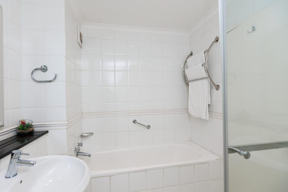 5-Min Walk to CTICC - Central & Cosy Hotel Stay Hotel in Cape Town