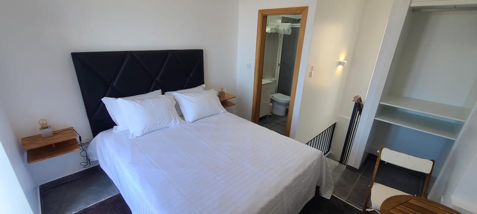 Bed, Bathroom, Photo of the whole room, wardrobe