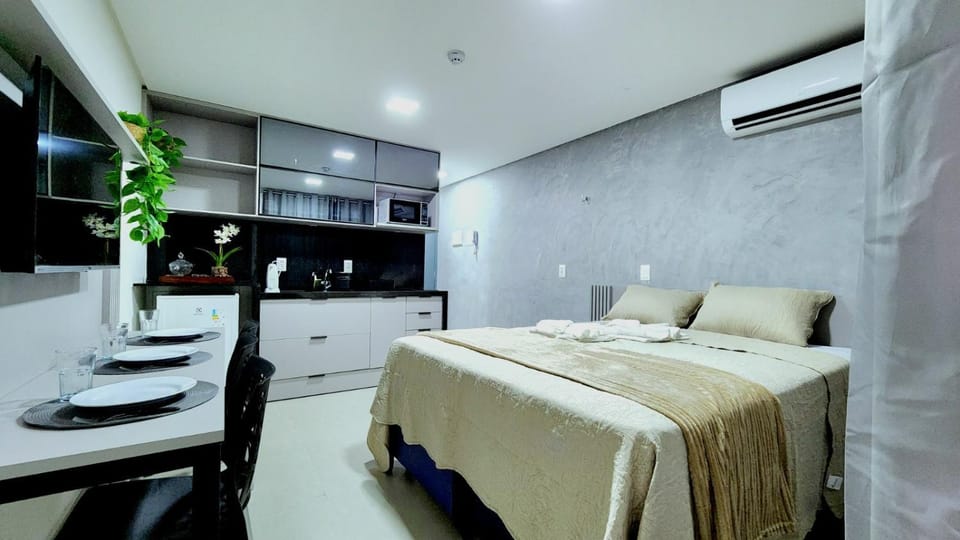 Bed, TV and multimedia, Kitchen or kitchenette, Photo of the whole room, Dining area, air conditioner