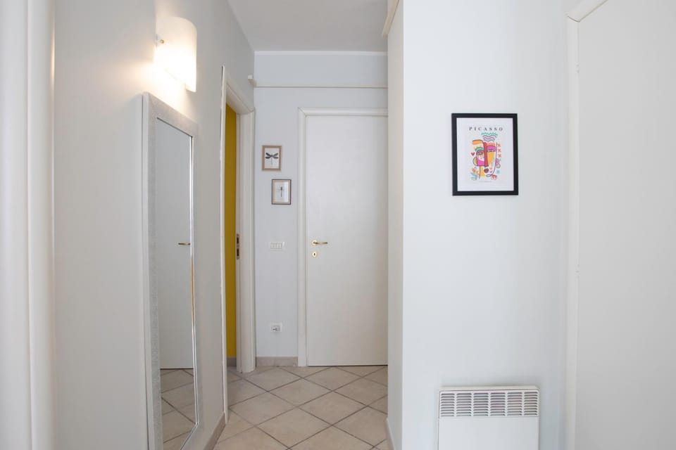 #13 Staywizus - Orange suite AC Wifi Balcony 3mins walk sea front Apartment in Nice