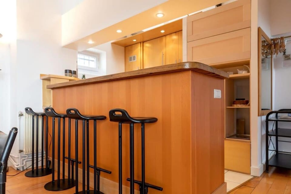 Kitchen or kitchenette, Seating area