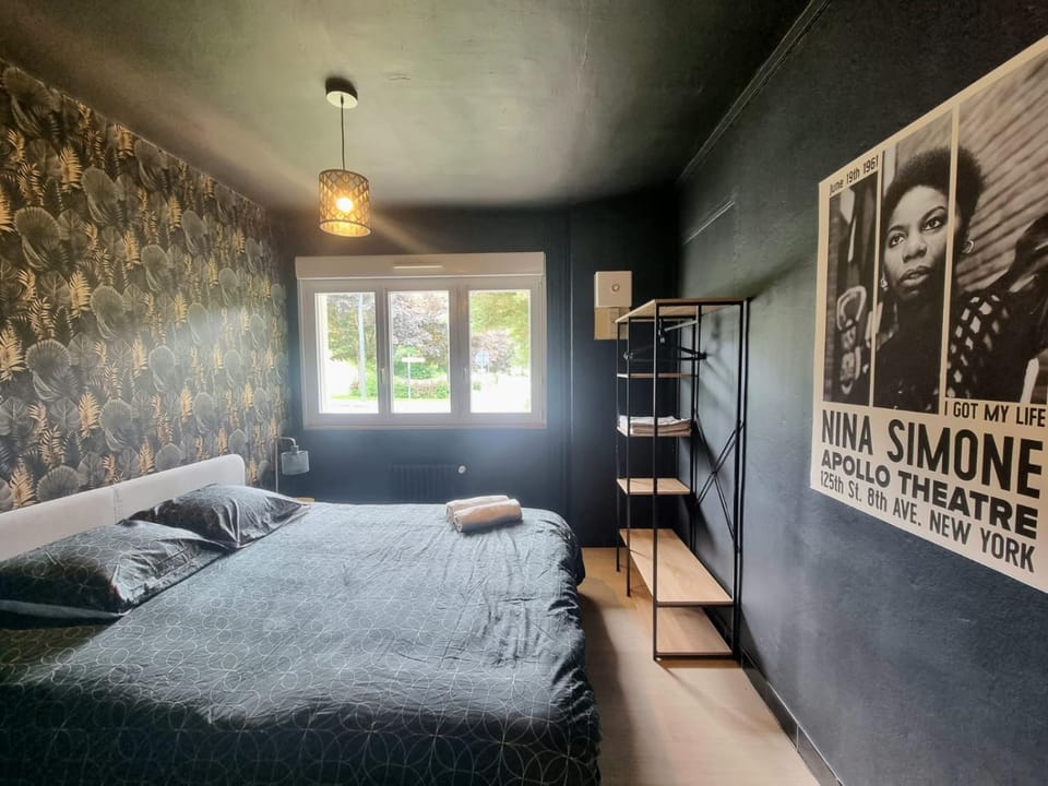 Bed, Photo of the whole room, Bedroom