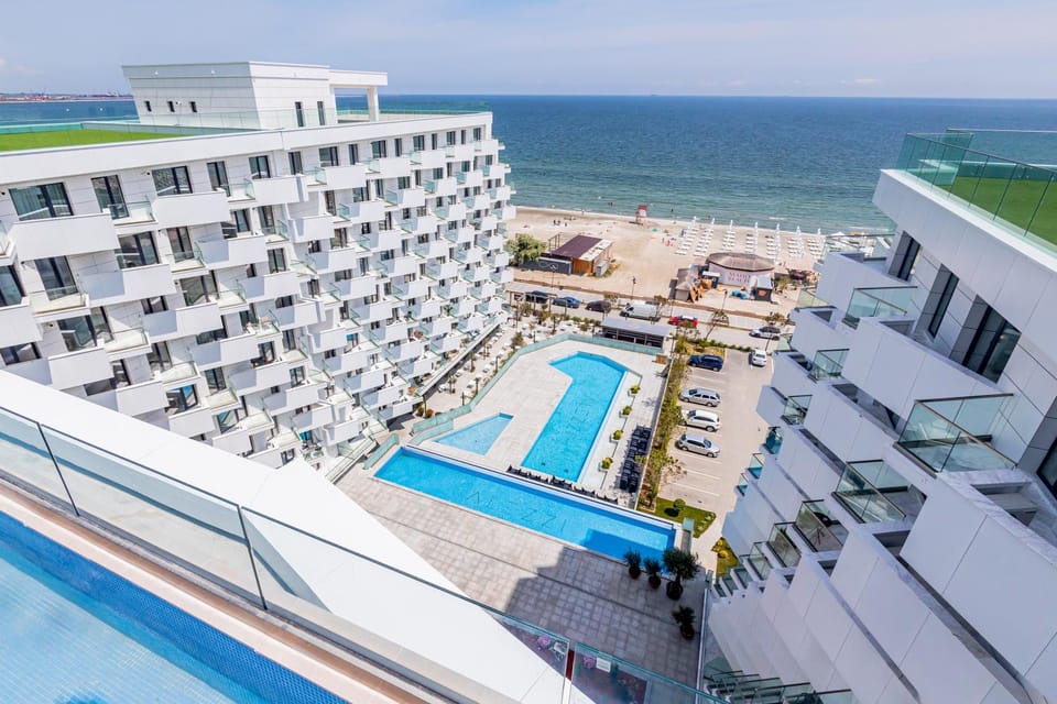 Property building, Day, Natural landscape, Bird's eye view, View (from property/room), Sea view, Swimming pool