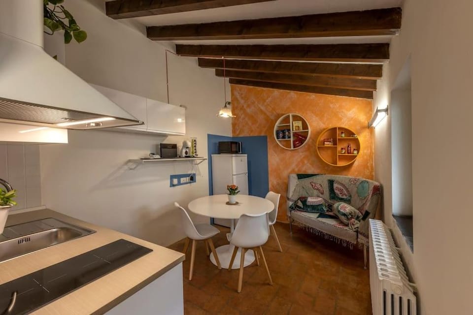 Living room, Seating area, Dining area, pet friendly