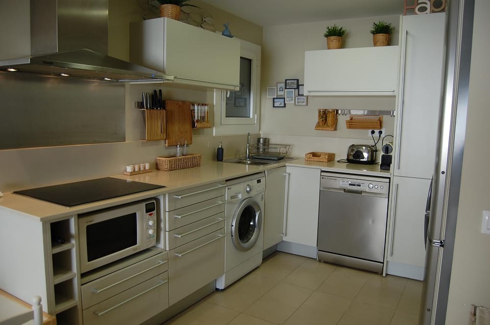 Kitchen or kitchenette, dishwasher, stove, washing machine