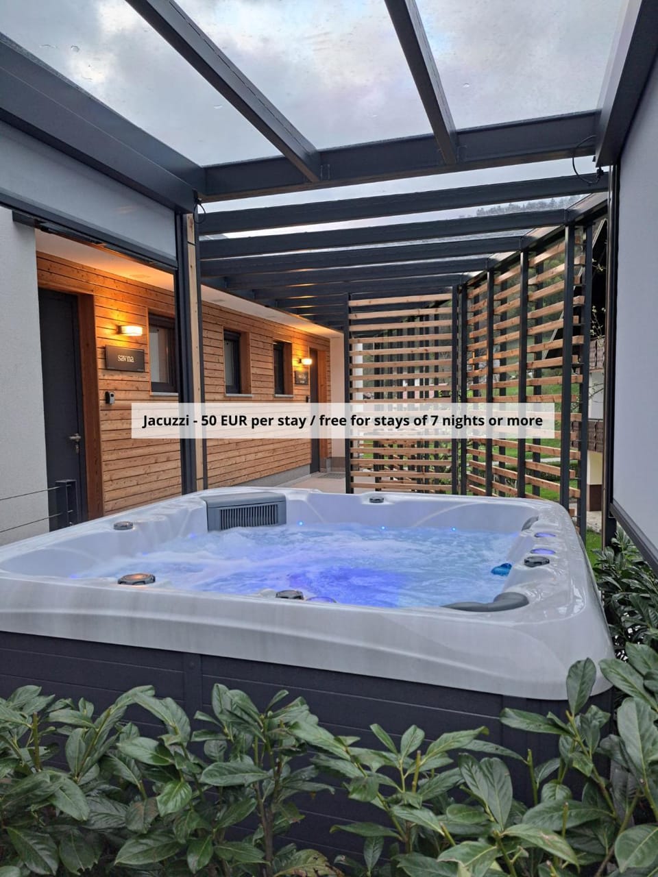 Natural landscape, Hot Tub, Pool view, Swimming pool