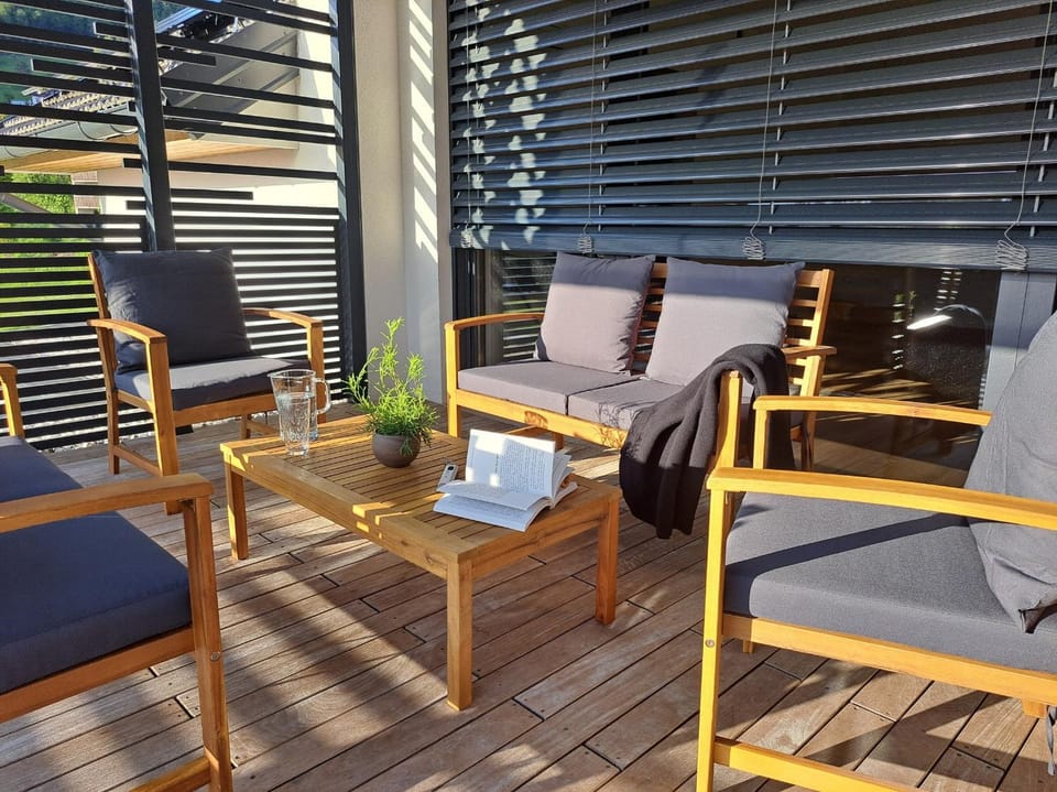 Patio, Day, View (from property/room), Balcony/Terrace, Living room, Seating area