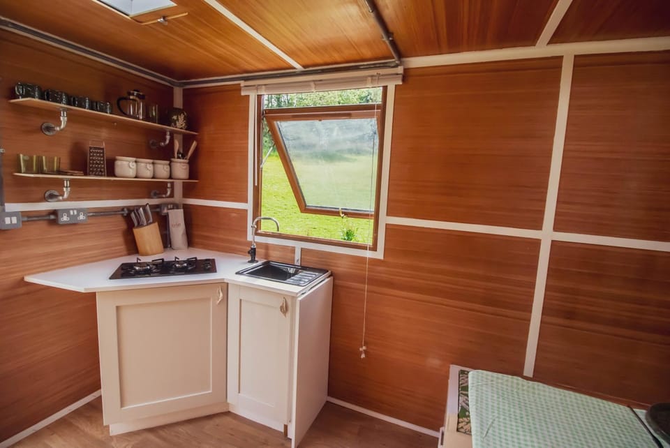 Coffee/tea facilities, Kitchen or kitchenette, pet friendly, stove