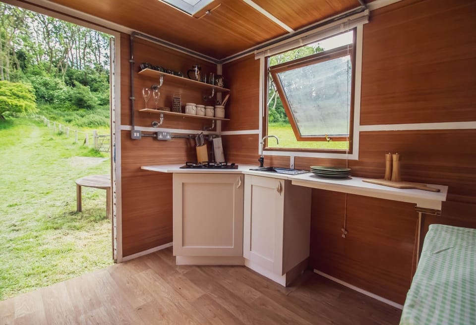 Coffee/tea facilities, Kitchen or kitchenette, Dining area, Garden view, pet friendly, stove