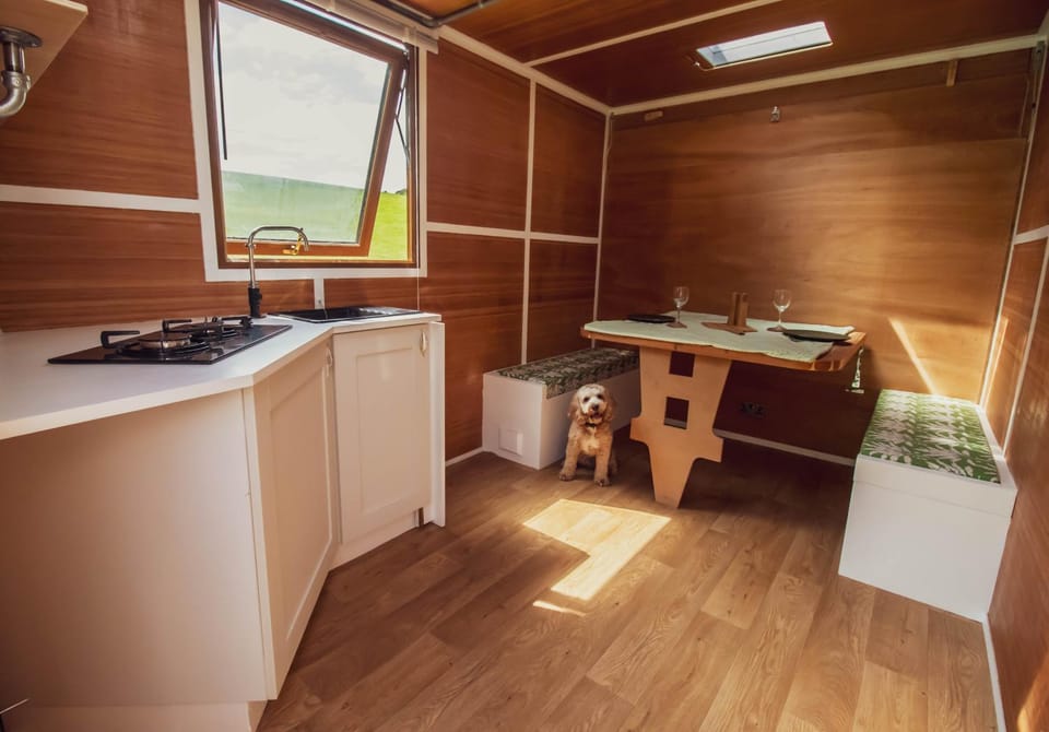 Kitchen or kitchenette, Dining area, pet friendly, stove