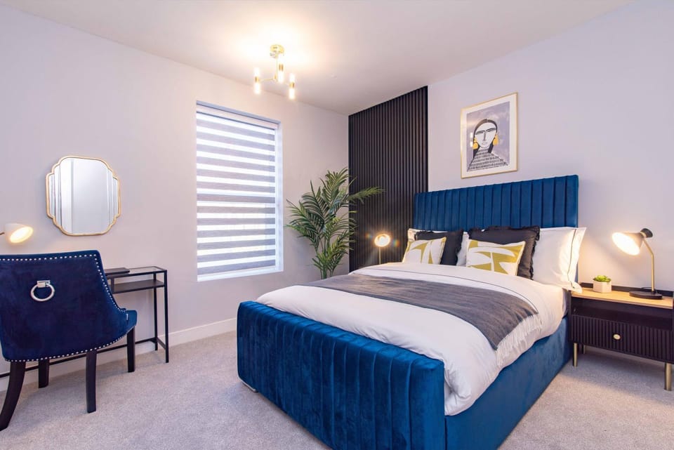 Bed, Bedroom, hair dryier
