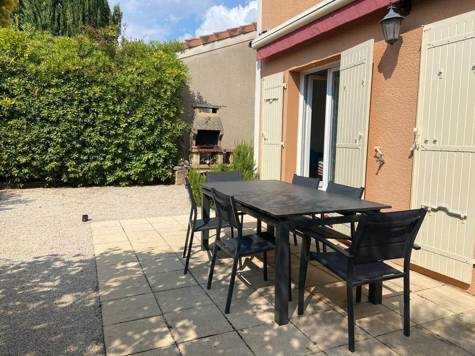 Bastide de l'Escalette, charmante Bastide pour 6 personnes avec piscine House in Uzes