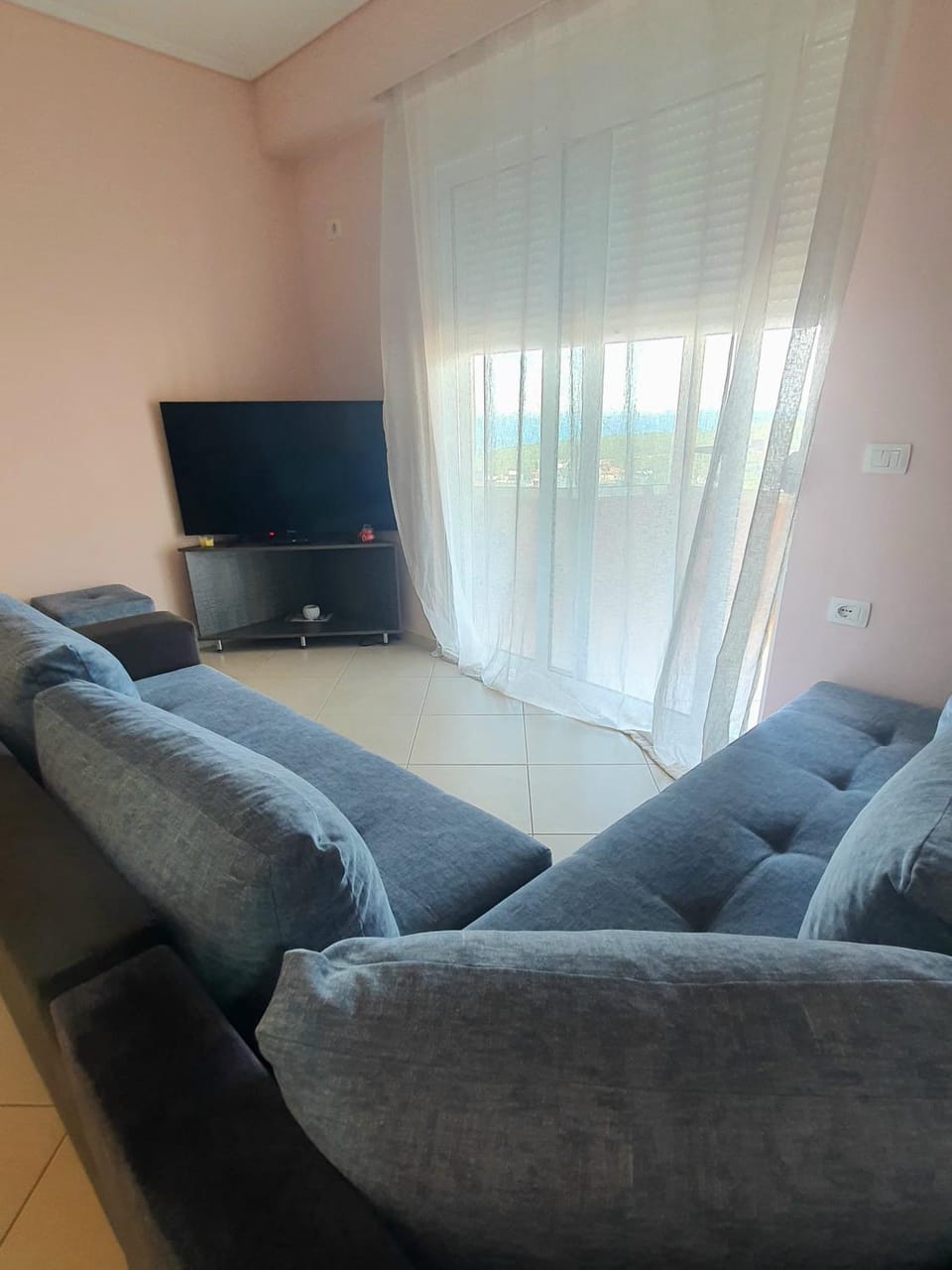 Communal lounge/ TV room, TV and multimedia, Living room, Seating area