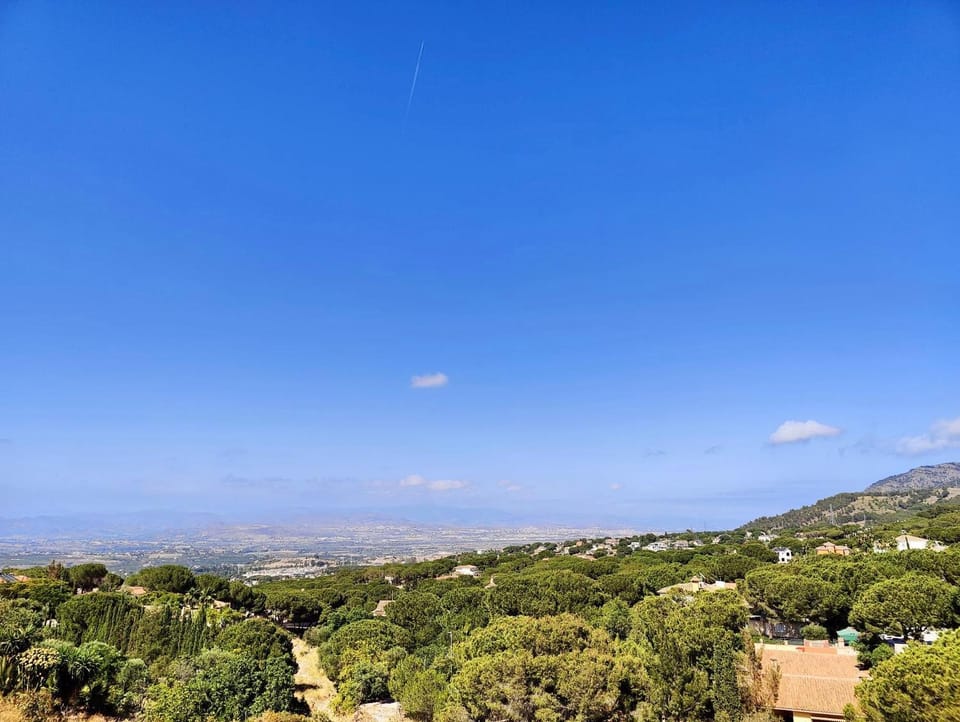 Nearby landmark, Natural landscape, Mountain view