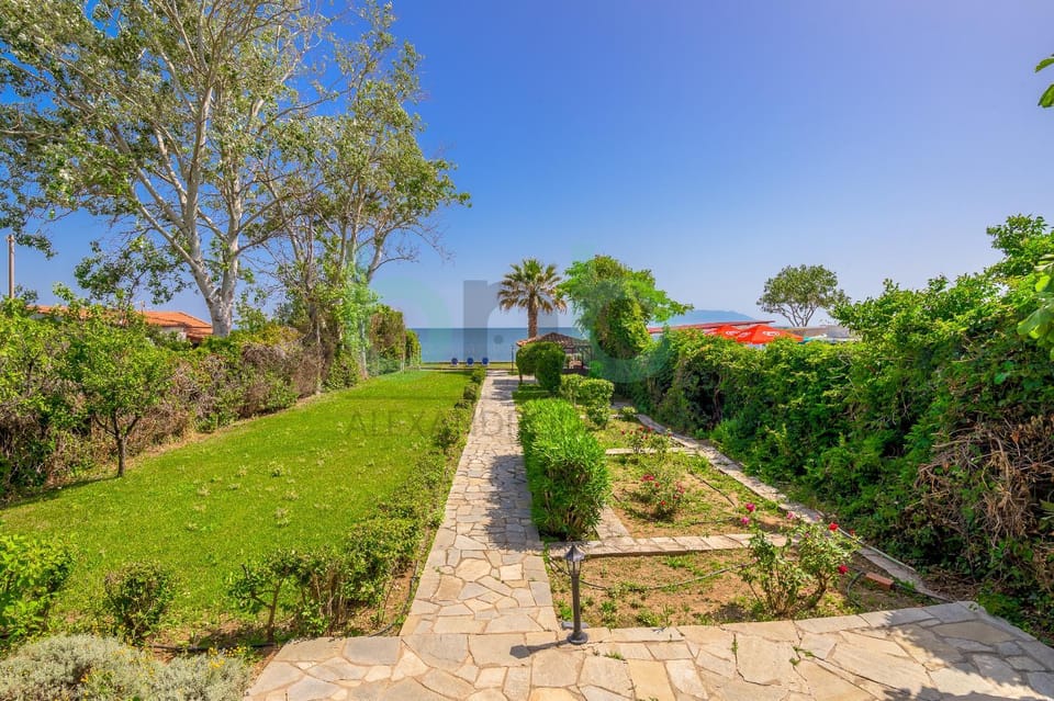 Nearby landmark, Spring, Day, Natural landscape, Garden, Garden view, Sea view