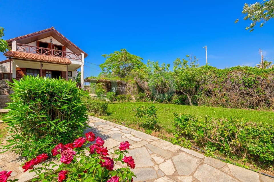 Property building, Spring, Day, Garden, Garden view
