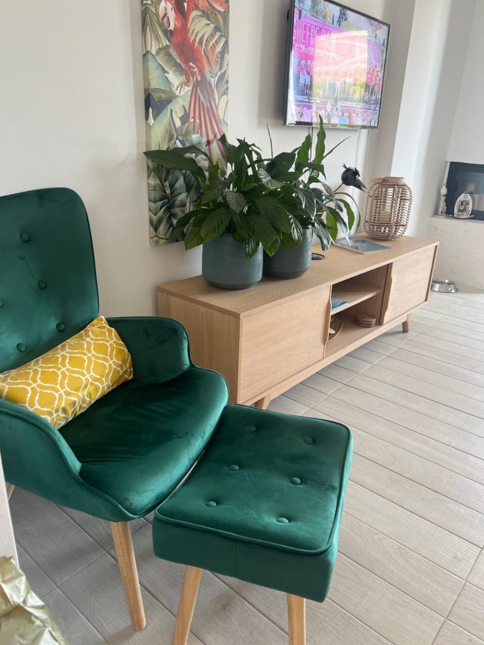 Communal lounge/ TV room, Living room, Seating area