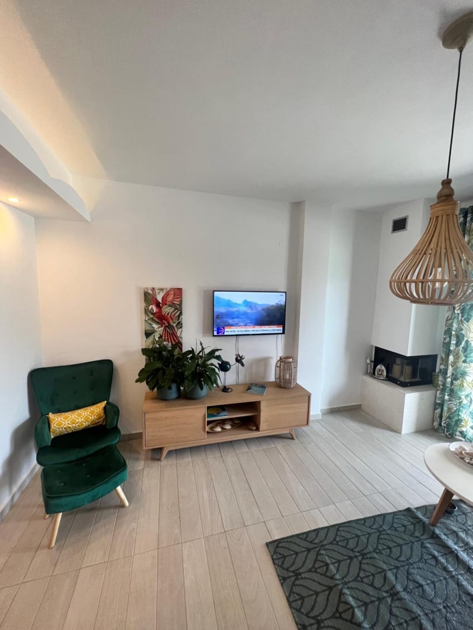 Communal lounge/ TV room, Living room, Seating area, fireplace
