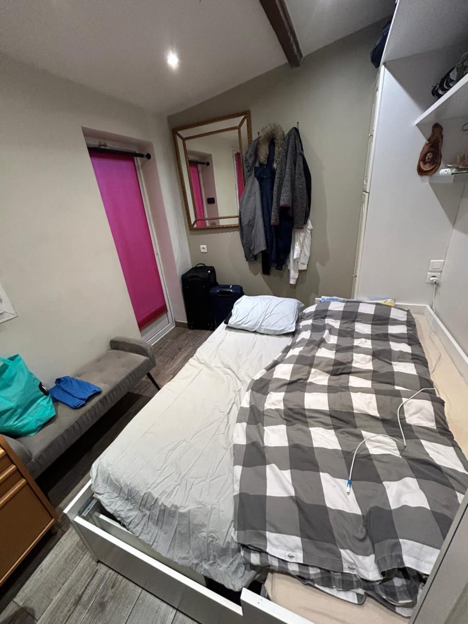 Bed, TV and multimedia, Bedroom