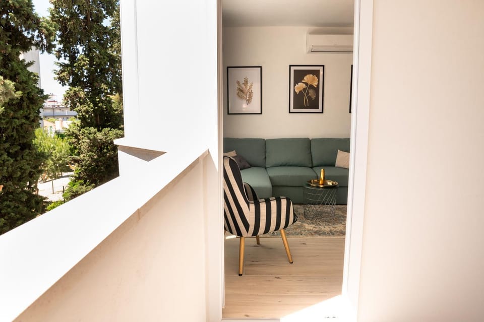 Day, View (from property/room), Balcony/Terrace, Living room, Seating area