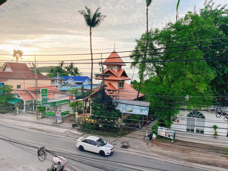 Day, View (from property/room), City view, Sea view, Street view, Location