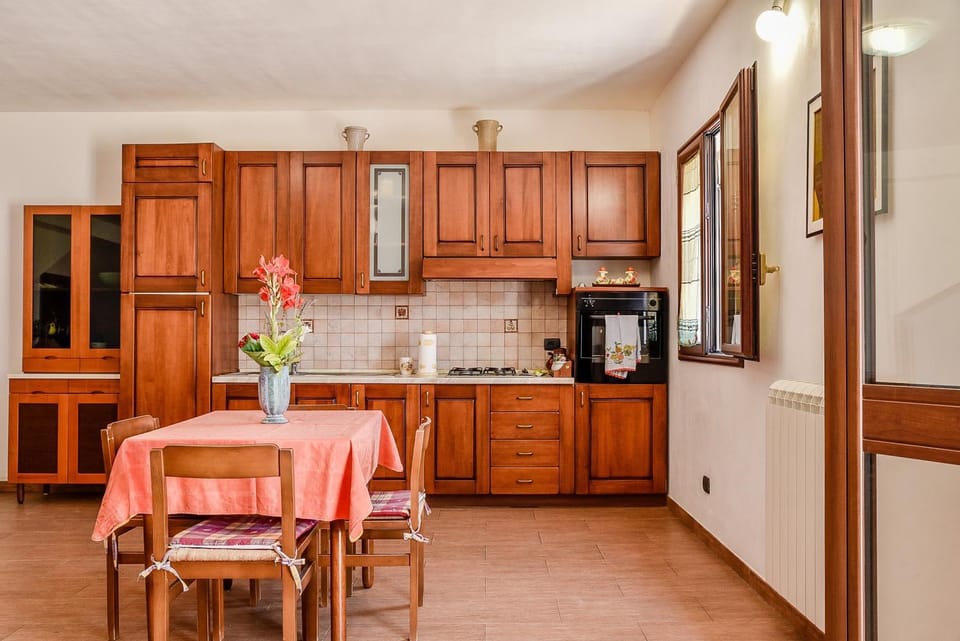 Property building, Kitchen or kitchenette, Living room