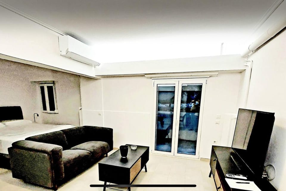 Alimos Cozy Studio Apartment in Alimos