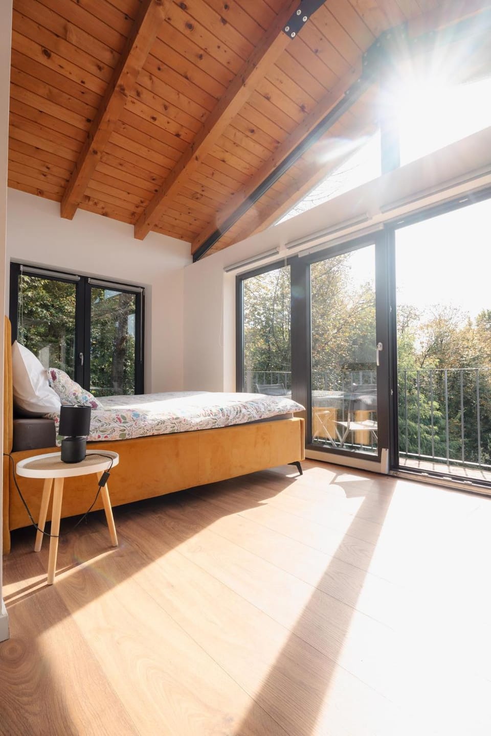 Bed, View (from property/room), Balcony/Terrace, Bedroom, Mountain view, Inner courtyard view