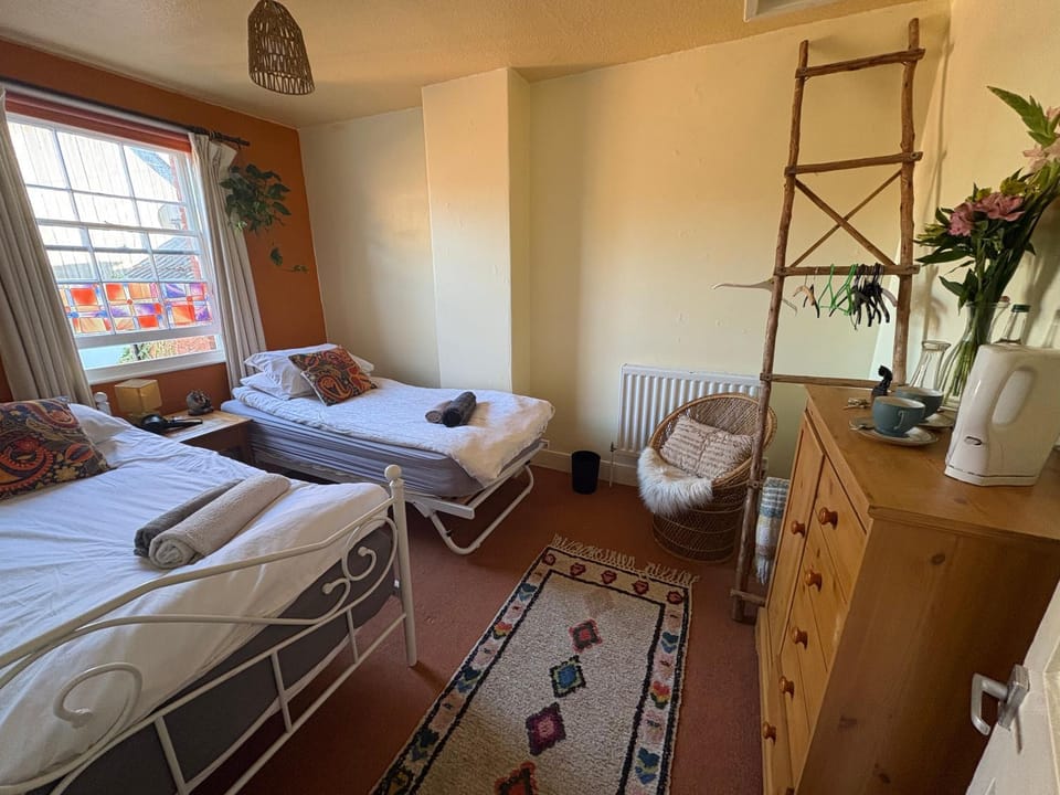 Photo of the whole room, Bedroom, towels