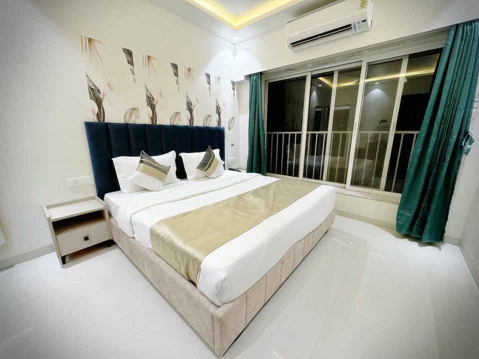 Photo of the whole room, Bedroom, air conditioner