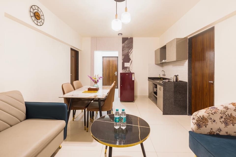 Kitchen or kitchenette, Kitchen or kitchenette, Living room, Seating area