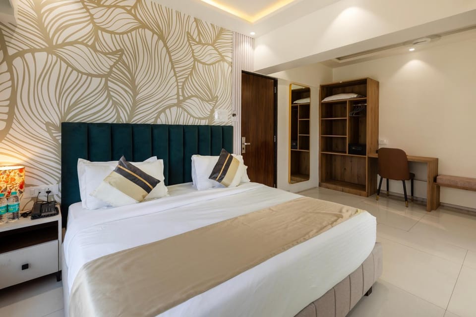 Bed, Photo of the whole room, Bedroom, air conditioner