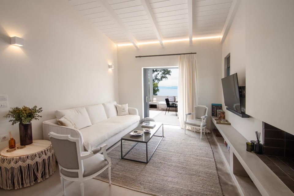 Communal lounge/ TV room, TV and multimedia, Living room, Seating area, Evening entertainment