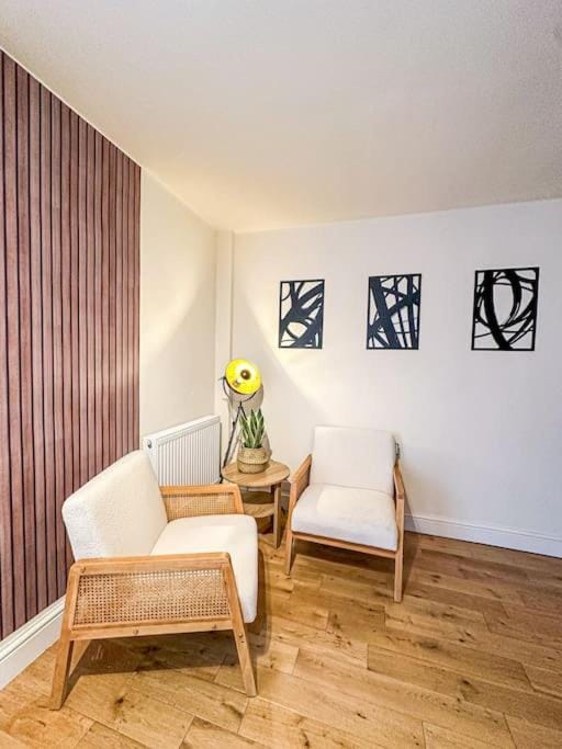 Decorative detail, Seating area