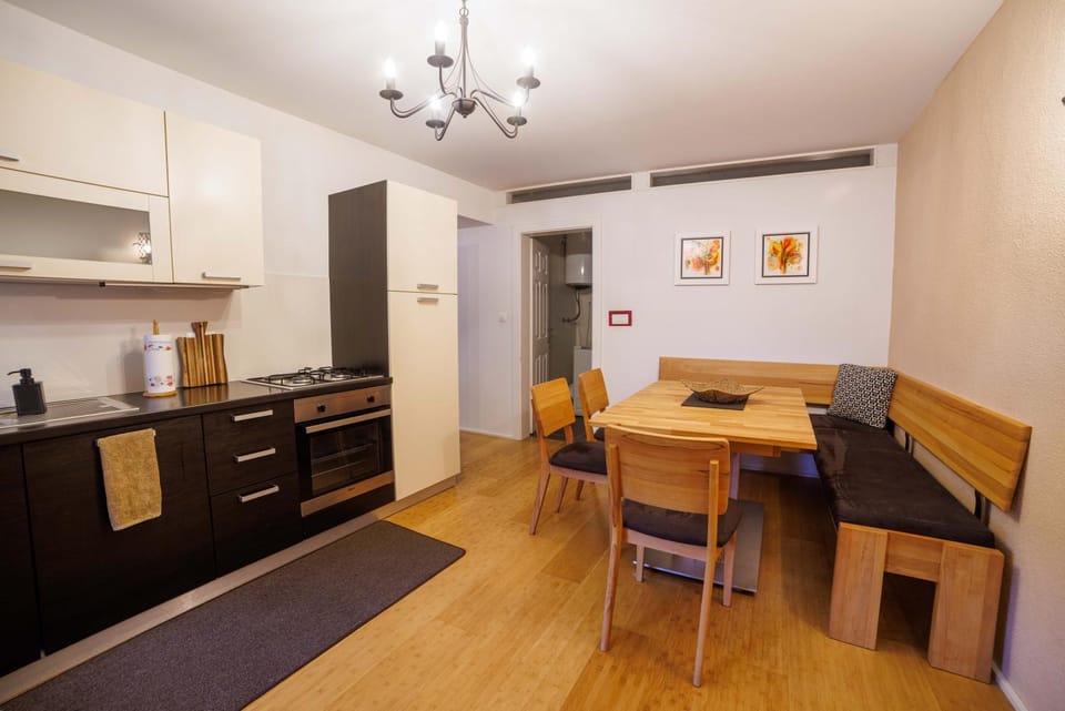 Dining area, kitchen