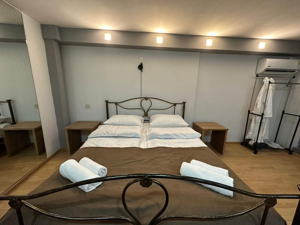 Bed, Bedroom, towels, wardrobe