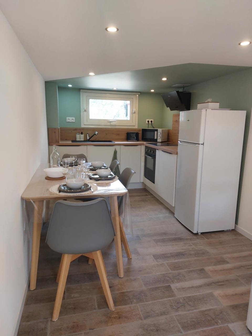 Dining area, dishwasher, oven, kitchen