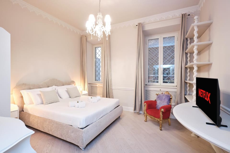 Bed, TV and multimedia, Photo of the whole room, Evening entertainment, Bedroom, towels
