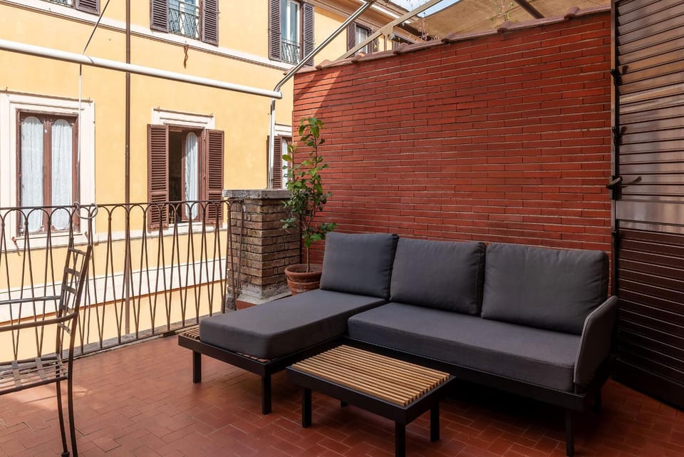 Rasella 21 - FromHometoRome Apartment in Rome