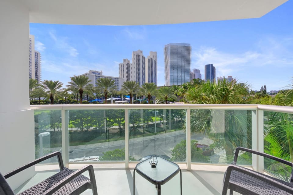 Day, View (from property/room), Balcony/Terrace, City view
