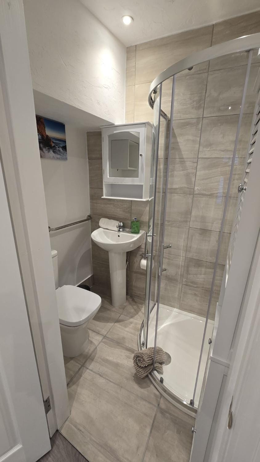 Central & Stylish, Two Bed, Two Bath Apartment in Galway