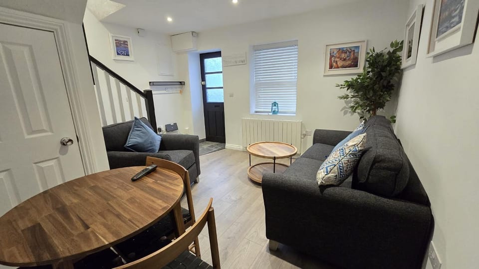 Central & Stylish, Two Bed, Two Bath Apartment in Galway