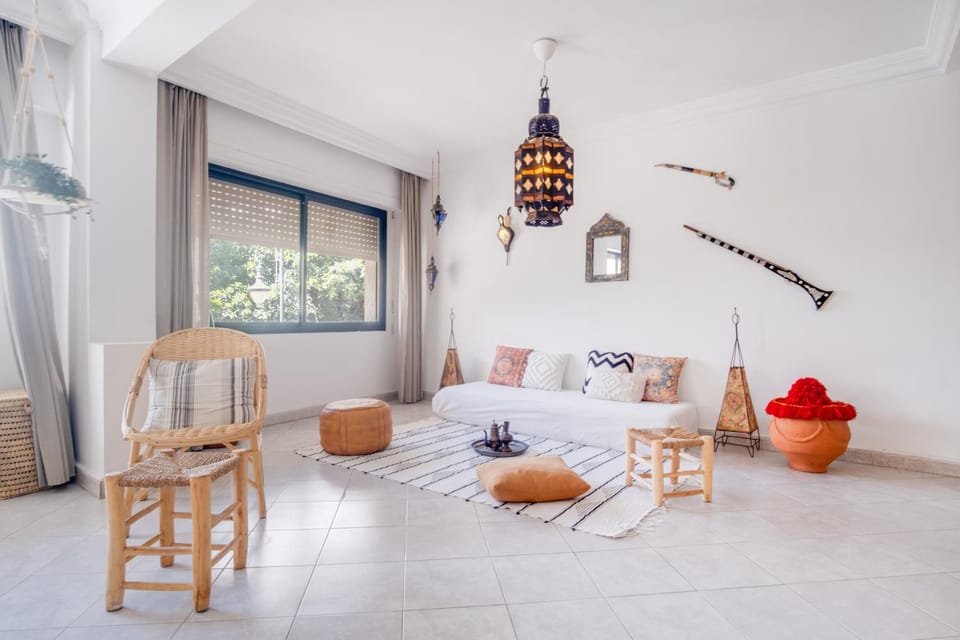 Living room, Seating area, air conditioner